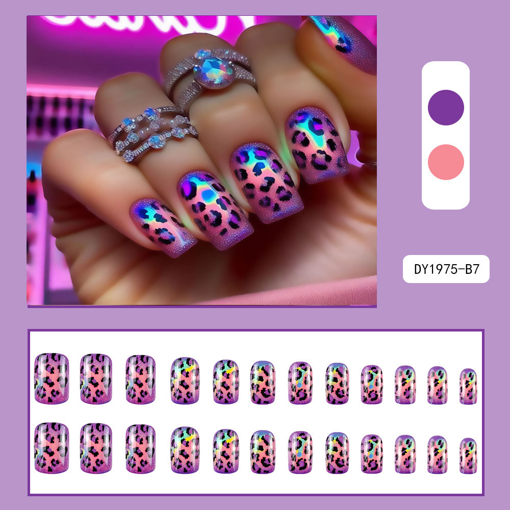 Krótkie, średnie sztuczne pazn – Nail Art Pink recenzja i cena